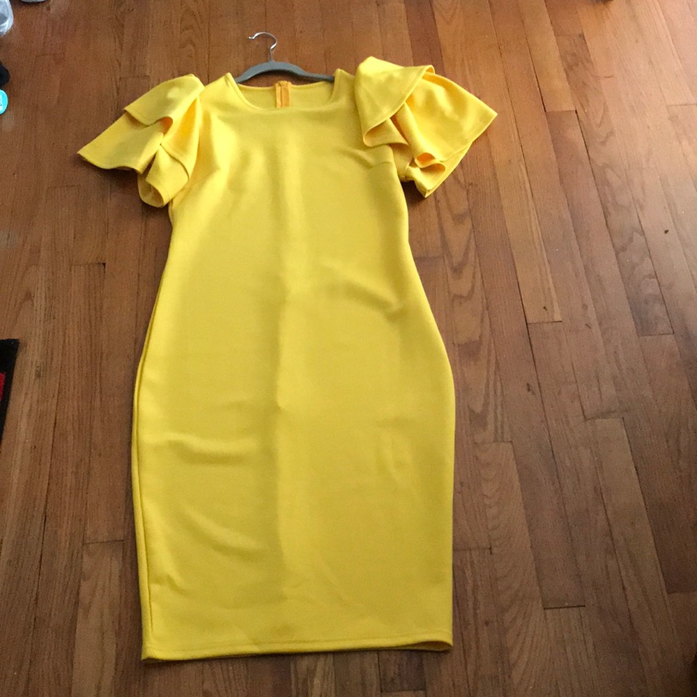 Yellow dress. Ruffle sleeves. Beautiful